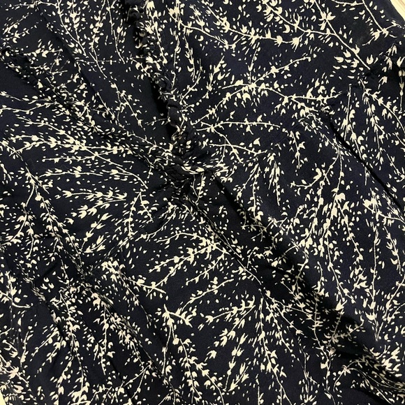 Lucky Brand Ladies Sleeveless Floral Top - Size Medium - Navy Blue - Picture 2 of 3